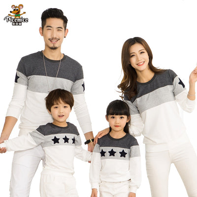 Family Look 2018 Fashion Mother Father Baby Cotton Mommy and Me Clothes Family Clothing Embroidery Star Family Matching Outfits - Babies One